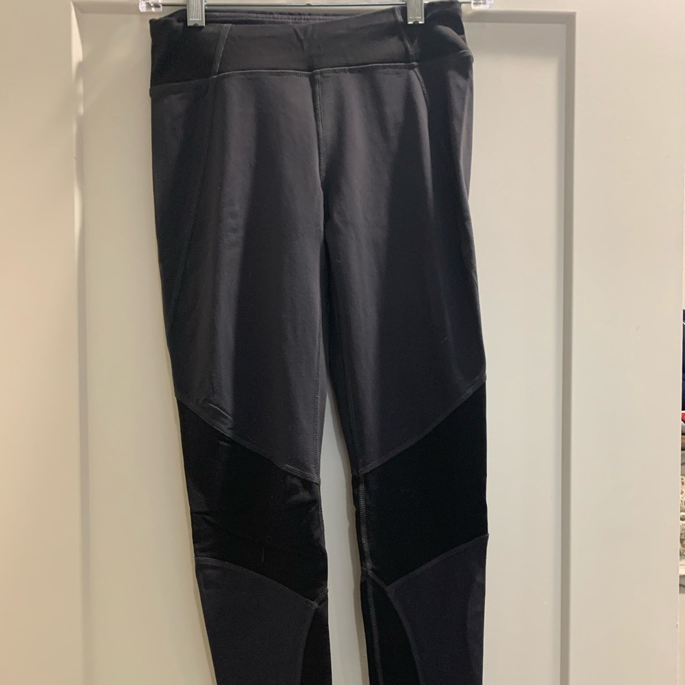 Gray and Black Color Block Leggings (s)